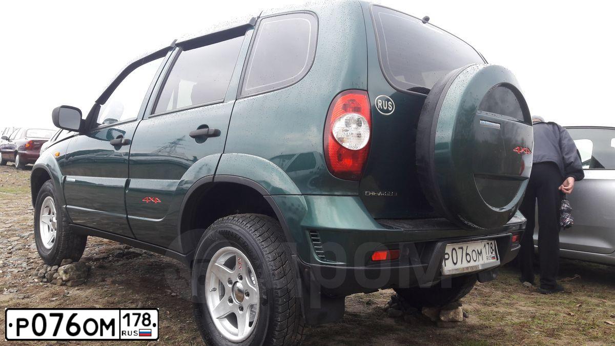 Фото автомобиля CHEVROLET NIVA, 2009 — госномер К520АХ82. Цвет: темно-зеленый металлик