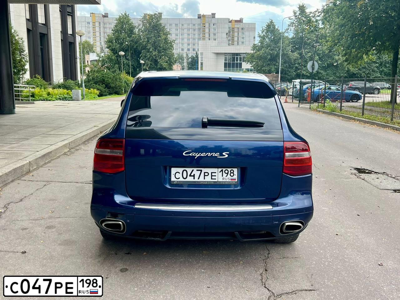 Фото автомобиля PORSCHE CAYENNE, 2007 — госномер С047РЕ198. Цвет: синий