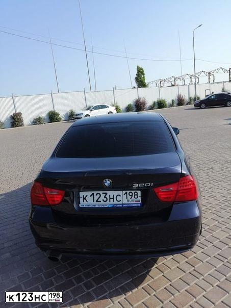 Фото автомобиля VOLKSWAGEN TOUAREG, 2006 — госномер М888ХЕ198. Цвет: БЕЖЕВЫЙ