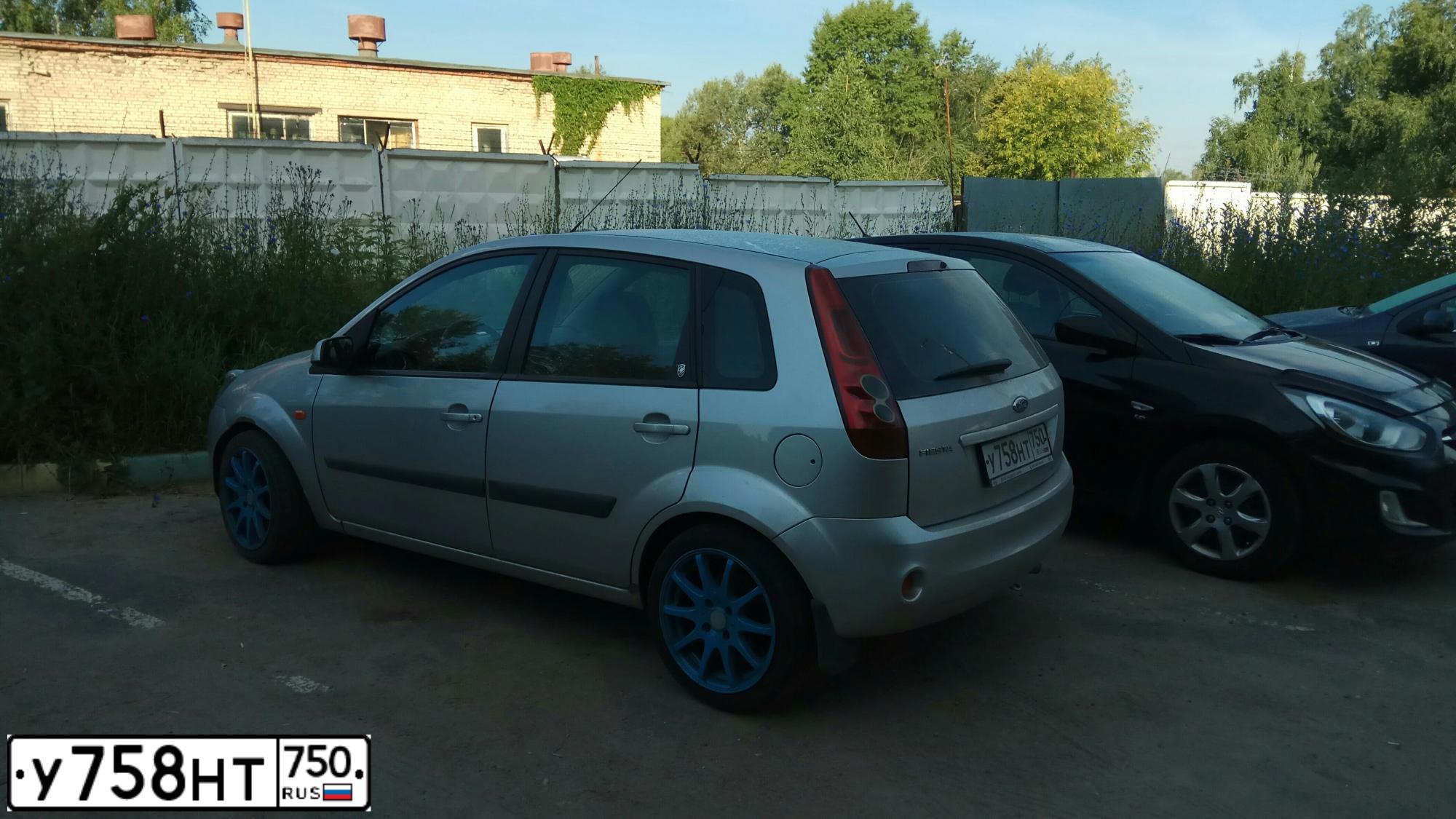 Фото автомобиля FORD FIESTA / ASPIRE, 2007 — госномер К552ЕВ134. Цвет: Серебристый