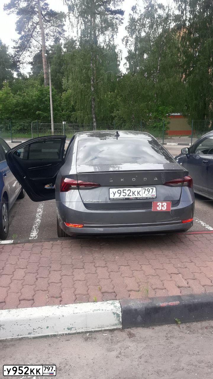 Фото автомобиля SKODA OCTAVIA, 2021 — госномер У952КК797. Цвет: МНОГОЦВЕТНЫЙ
