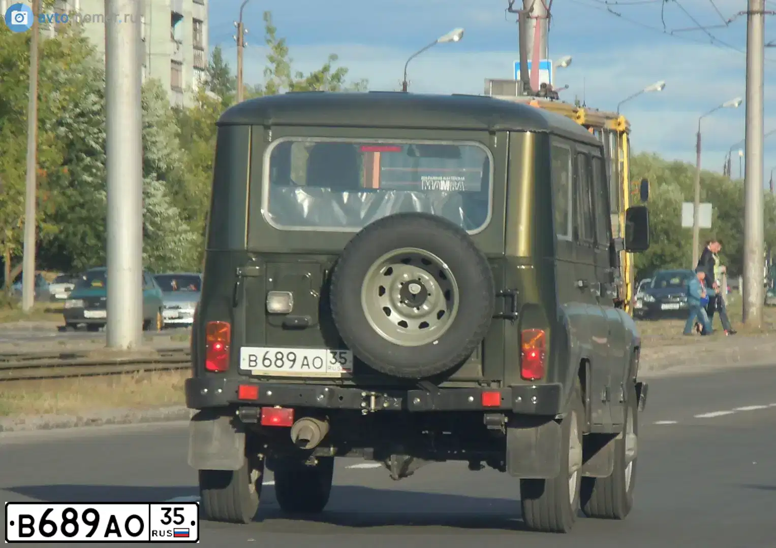 Фото автомобиля UAZ 3151 / HUNTER, 2010 — госномер В689АО35. Цвет: ЗОЛОТ ЛИСТ МЕТАЛЛИК