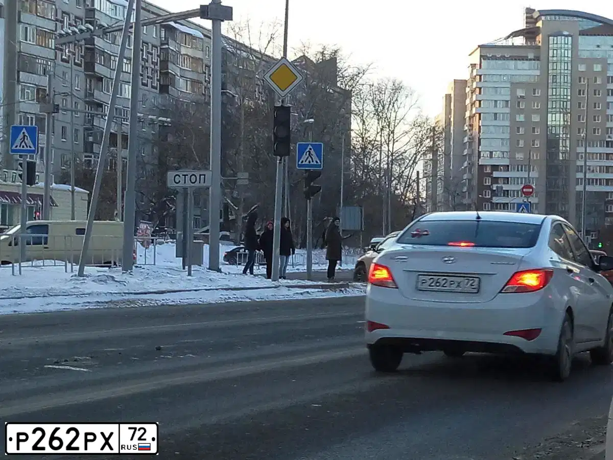 Фото автомобиля HYUNDAI SOLARIS, 2014 — госномер Р262РХ72. Цвет: БЕЛЫЙ