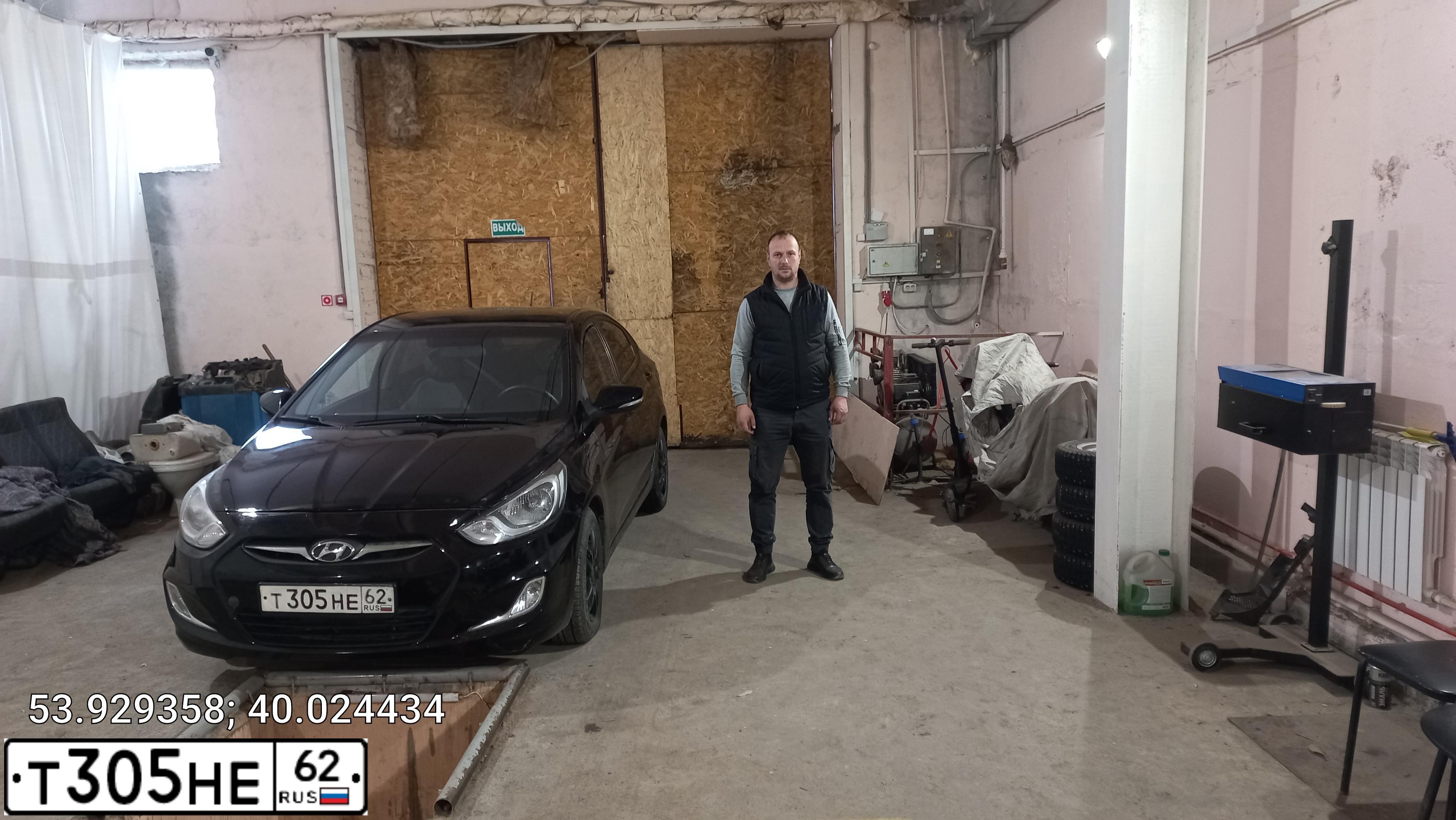 Фото автомобиля HYUNDAI SOLARIS, 2011 — госномер У833ВМ62. Цвет: ЧЕРНЫЙ