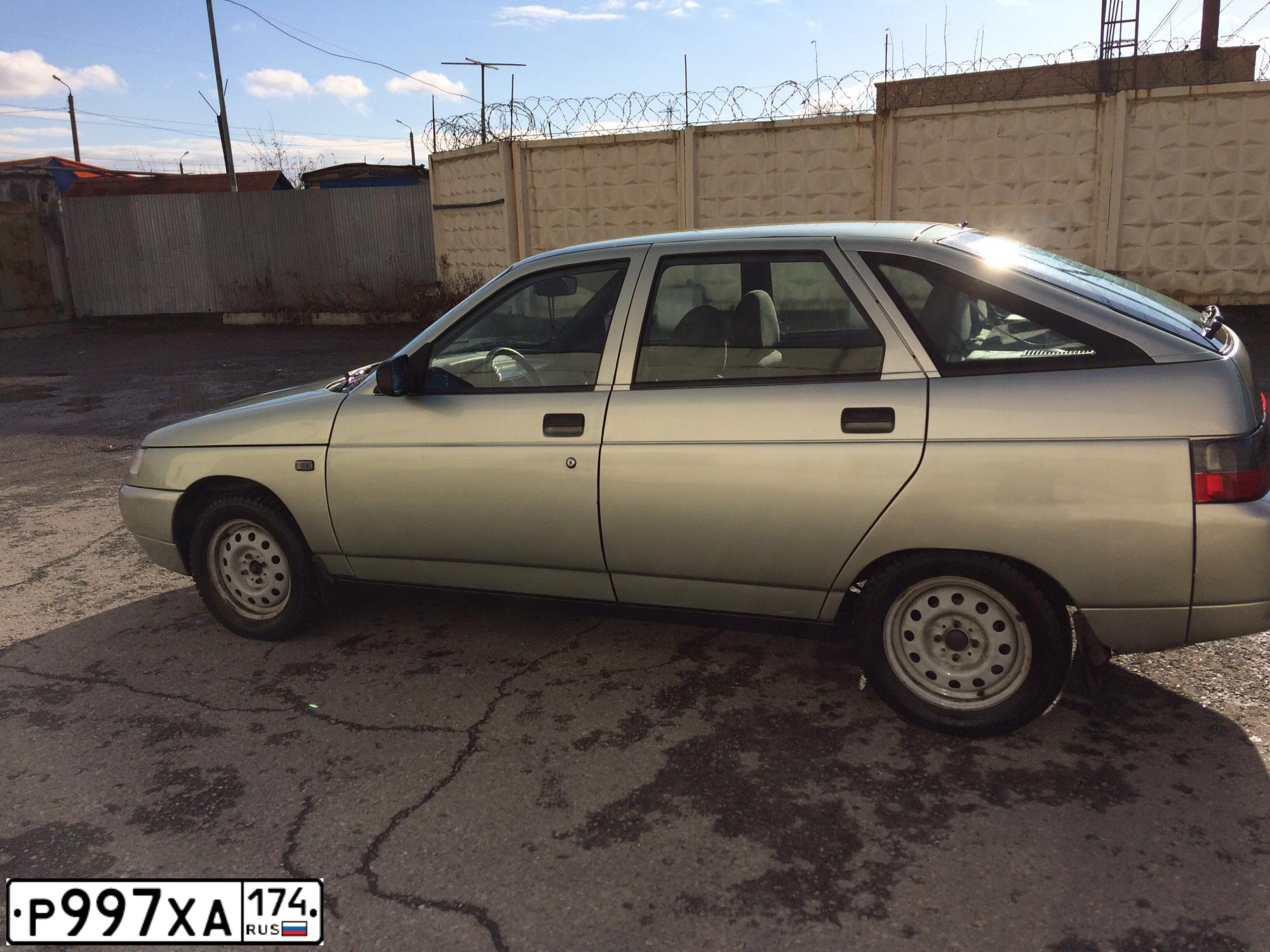 Фото автомобиля LADA 2112 LADA, 2006 — госномер Р997ХА174. Цвет: БЕЛО-ЗЕЛЕНЫЙ