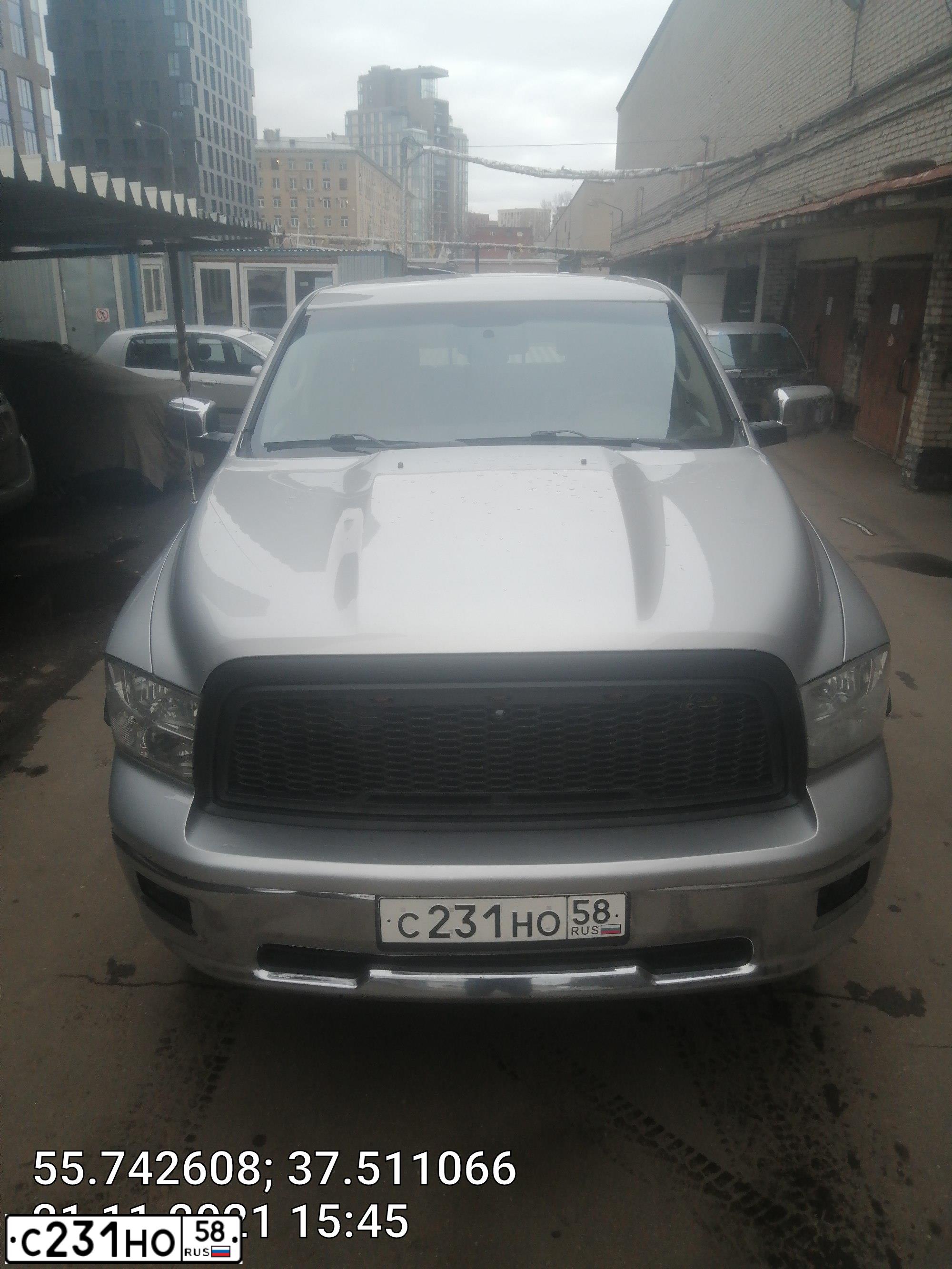 Фото автомобиля ДОДЖ РАМ 1500, 2009 — госномер У259ТЕ05. Цвет: СЕРЫЙ