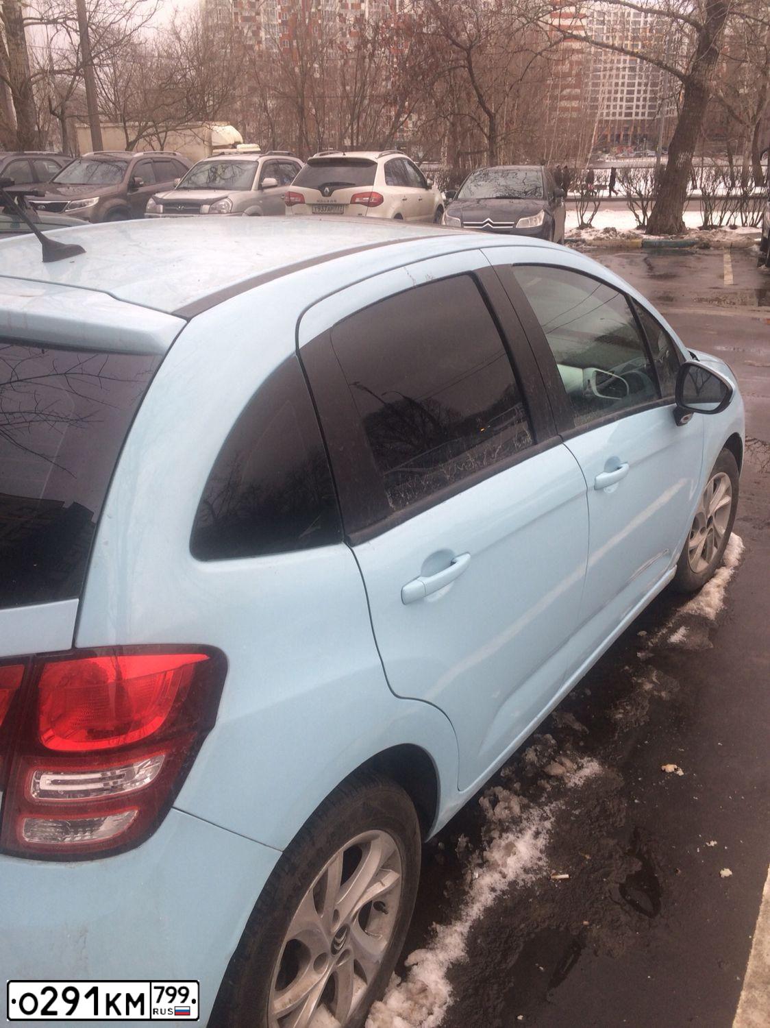 Фото автомобиля CITROEN C3, 2011 — госномер М394ВО977. Цвет: голубой