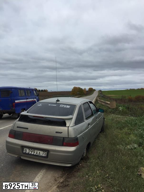 Фото автомобиля LADA 2105, 2007 — госномер В925ТН35. Цвет: Темно-зеленый