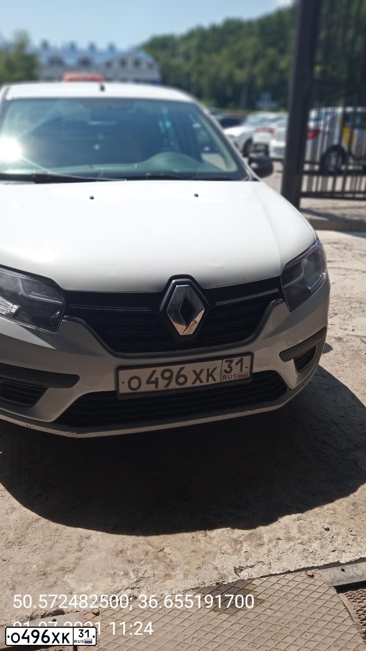 Фото автомобиля RENAULT LOGAN, 2018 — госномер О496ХК31. Цвет: Белый