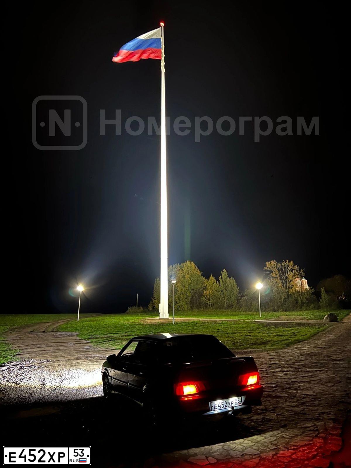 Фото автомобиля LADA 2115 SAMARA, 2006 — госномер Е452ХР53. Цвет: СЕРО-СИНЕ-ЗЕЛЕНЫЙ