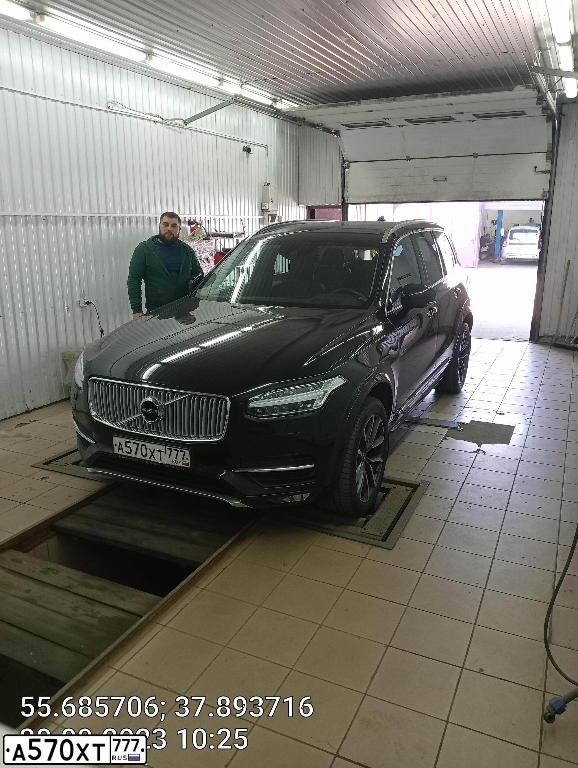 Фото автомобиля VOLVO XC90, 2017 — госномер Е078АХ977. Цвет: ЧЕРНЫЙ