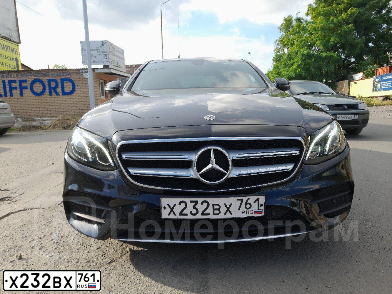 Фото автомобиля MERCEDES E-KLASSE, 2019 — госномер Х232ВХ761. Цвет: ЧЕРНЫЙ