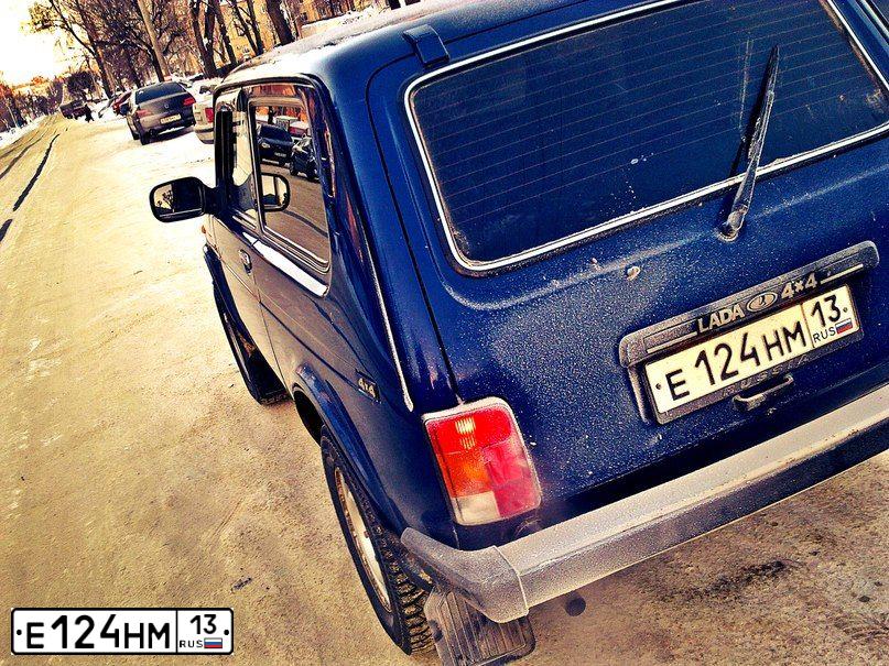 Фото автомобиля LADA 2121 NIVA, 2010 — госномер Е124НМ13. Цвет: Темно-синий
