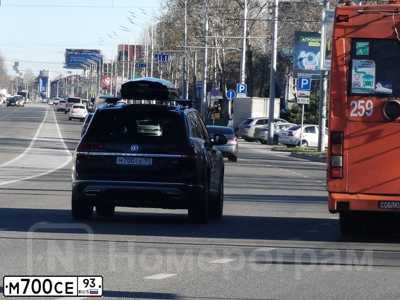 Фото автомобиля VOLKSWAGEN TERAMONT, 2019 — госномер М700СЕ93. Цвет: ЧЕРНЫЙ