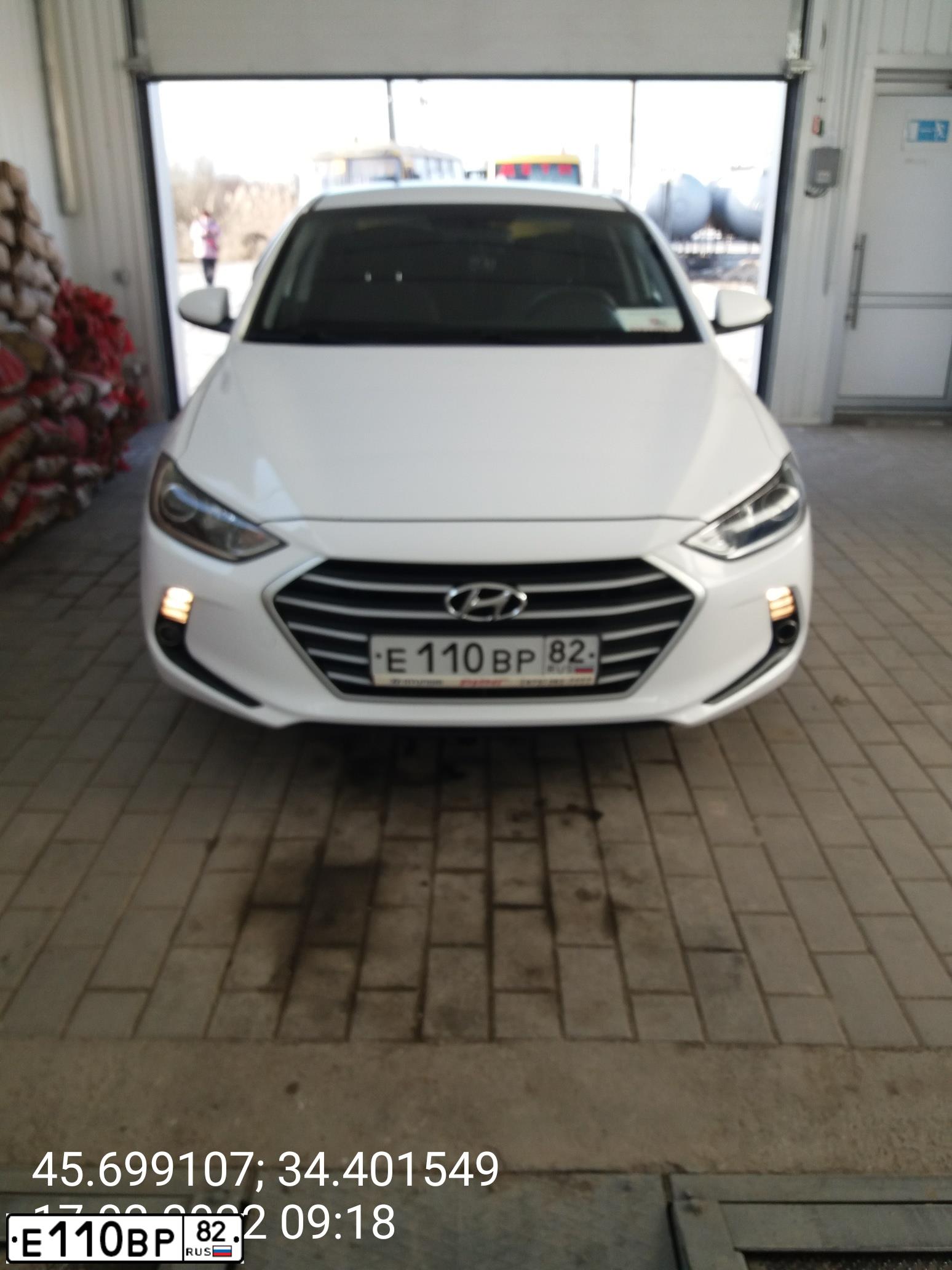 Фото автомобиля HYUNDAI ELANTRA, 2017 — госномер Н590МА82