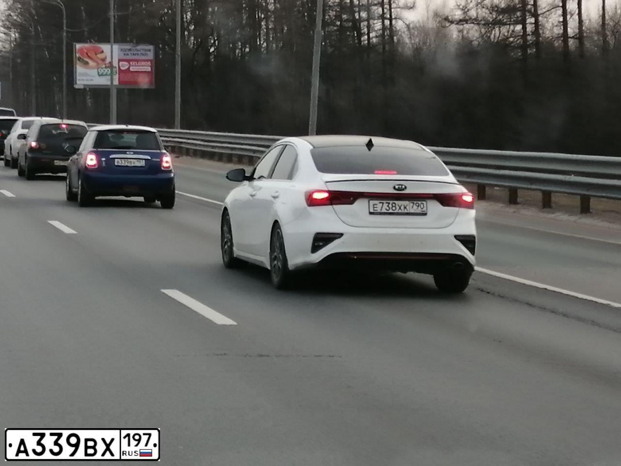 Фото автомобиля KIA SORENTO, 2010 — госномер Е749ХК799