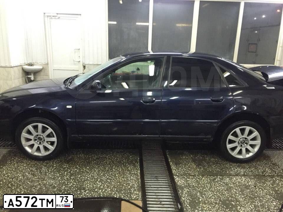 Фото автомобиля AUDI A4, 1999 — госномер Н285ЕМ98. Цвет: Темно-синий