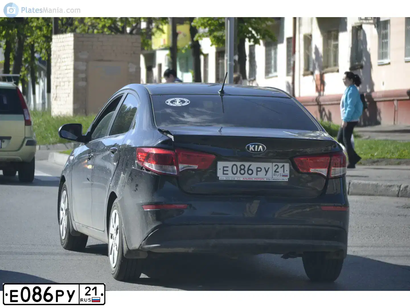 Фото автомобиля KIA RIO, 2016 — госномер Р536МН186. Цвет: ЧЕРНЫЙ