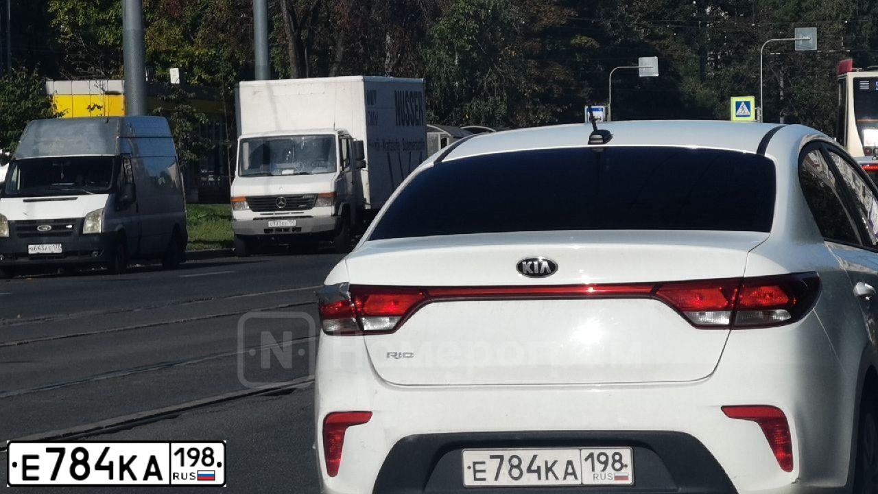Фото автомобиля KIA RIO, 2019 — госномер М138ВР550. Цвет: Белый