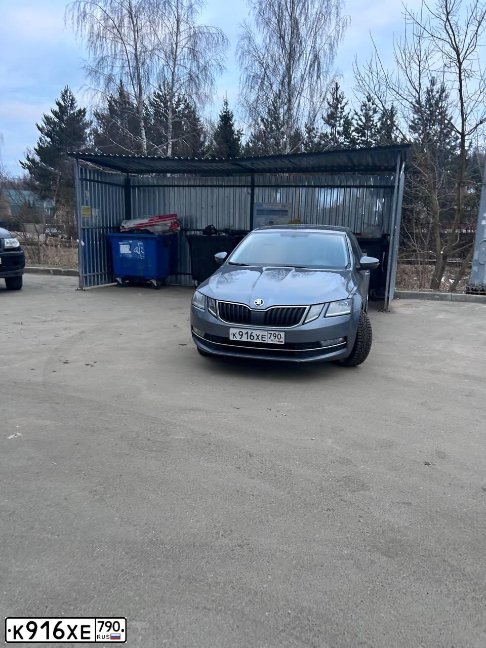 Фото автомобиля SKODA OCTAVIA, 2017 — госномер К916ХЕ790. Цвет: ТЕМНО-СЕРЫЙ