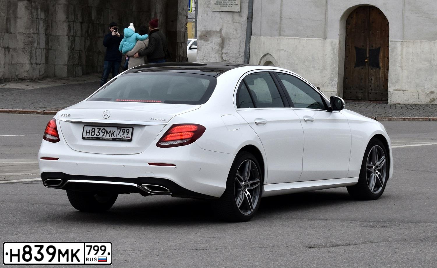 Фото автомобиля MERCEDES E-KLASSE, 2018 — госномер Е262МА797. Цвет: Белый
