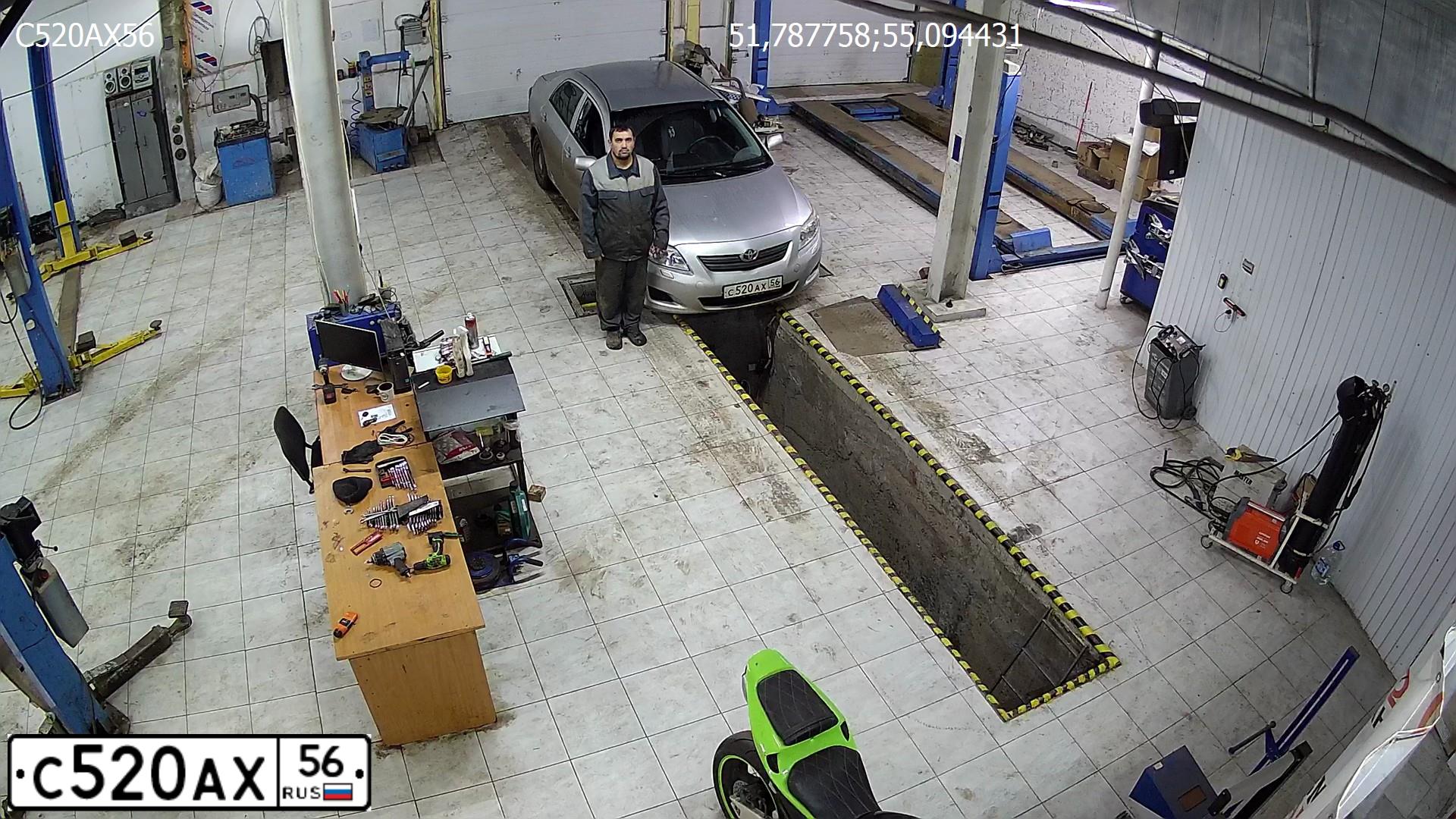 Фото автомобиля TOYOTA COROLLA, 2010 — госномер С520АХ56. Цвет: СЕРЕБРИСТЫЙ