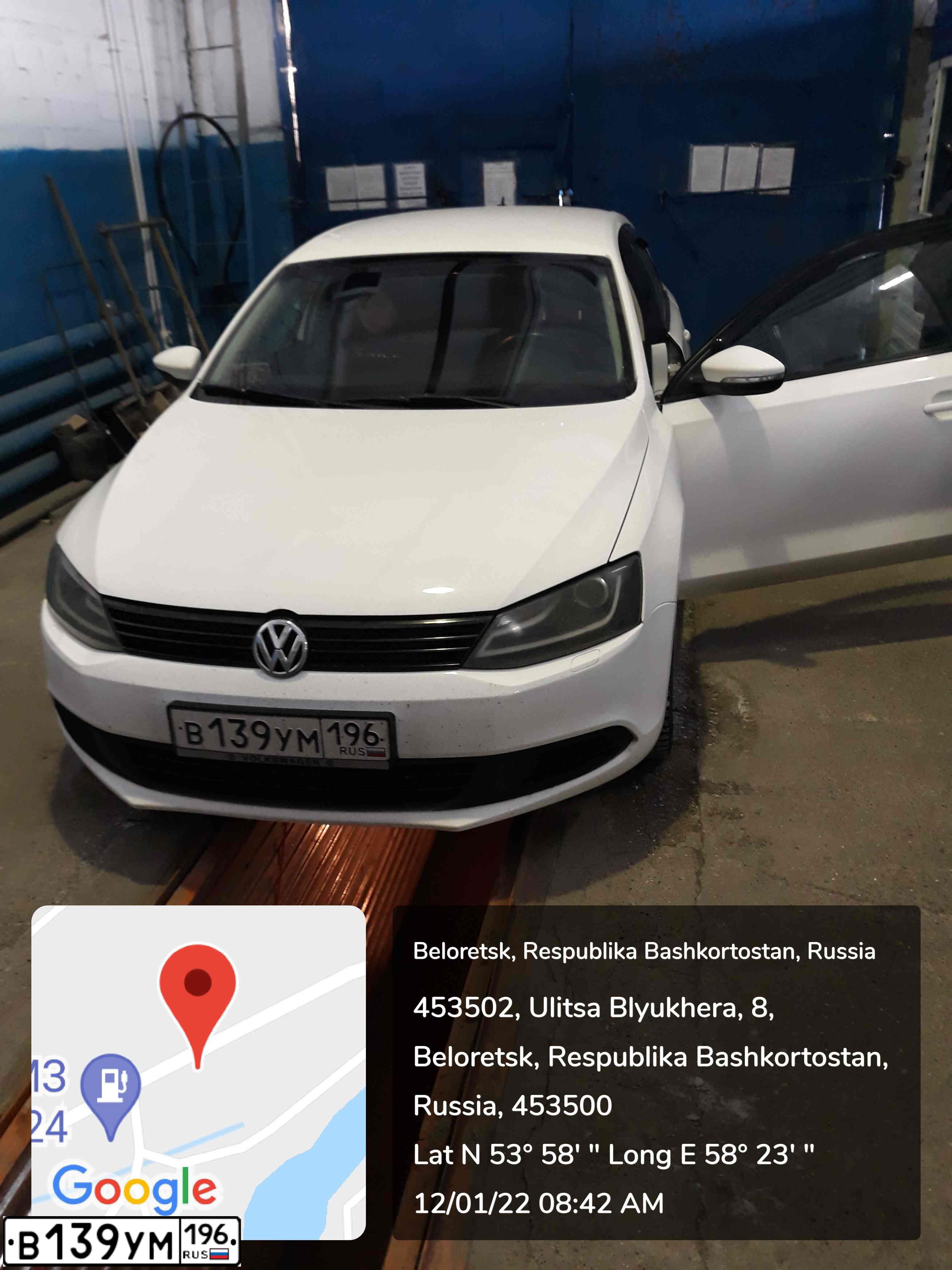 Фото автомобиля VOLKSWAGEN JETTA, 2011 — госномер В080ТА702. Цвет: Белый