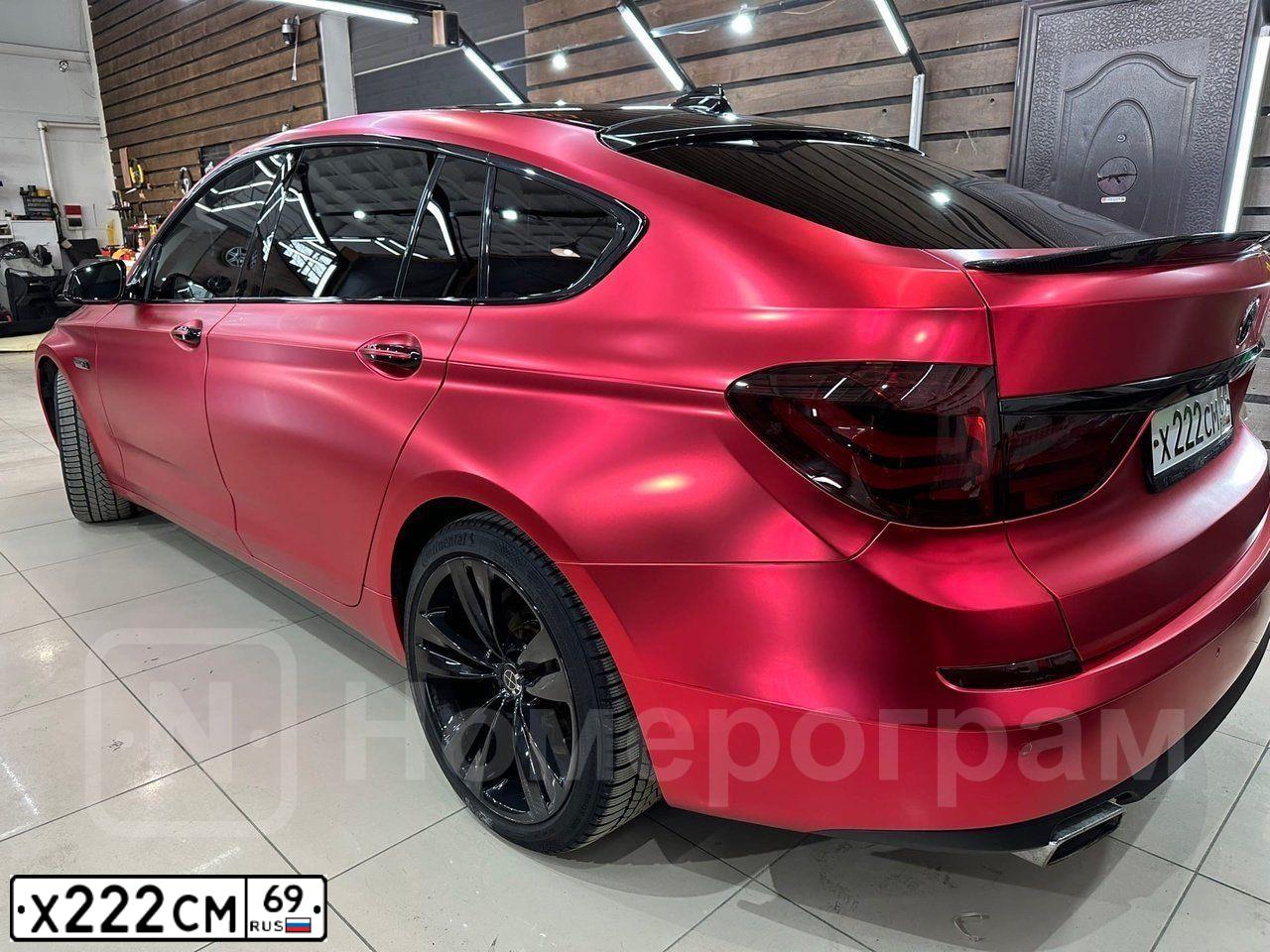 Фото автомобиля BMW SERIE 5 GT, 2011 — госномер Х222СМ69. Цвет: КРАСНЫЙ ТЕМНЫЙ