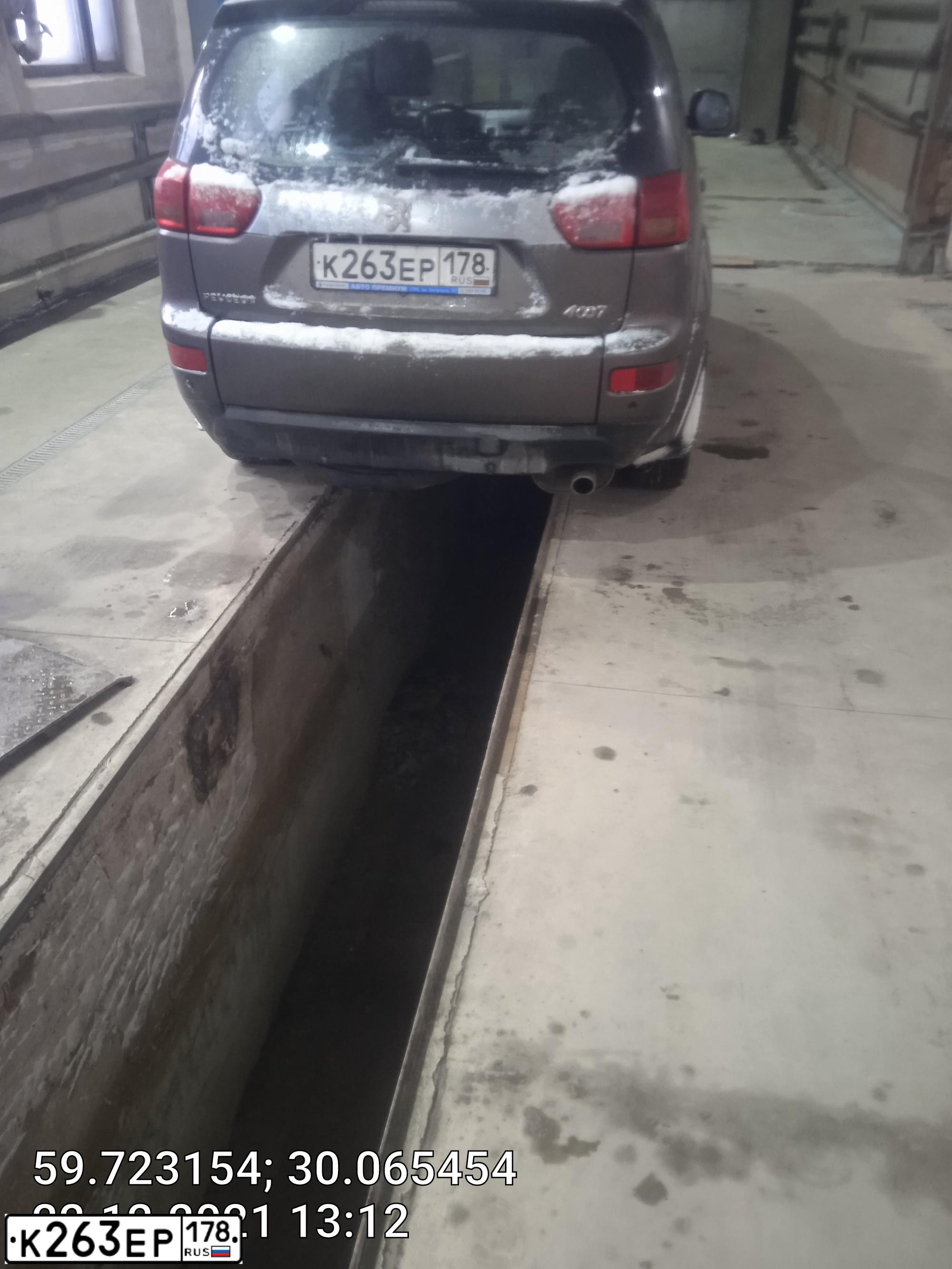Фото автомобиля PEUGEOT 4007, 2011 — госномер О737ТА32. Цвет: Коричневый