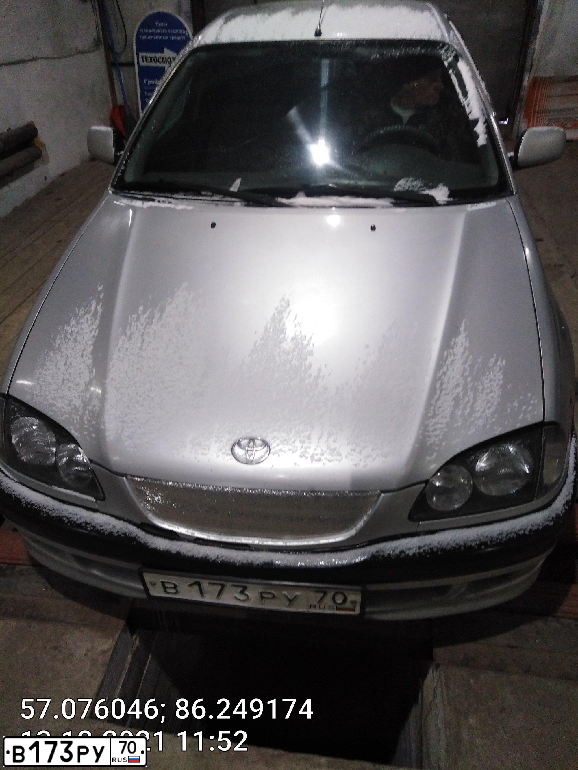 Фото автомобиля TOYOTA AVENSIS, 1999 — госномер В173РУ70. Цвет: СЕРЕБРИСТЫЙ