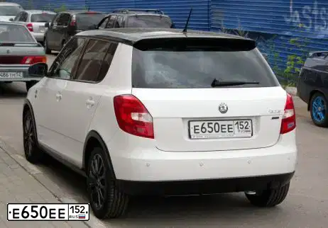 Фото автомобиля SKODA FABIA, 2012 — госномер Е650ЕЕ152. Цвет: Белый
