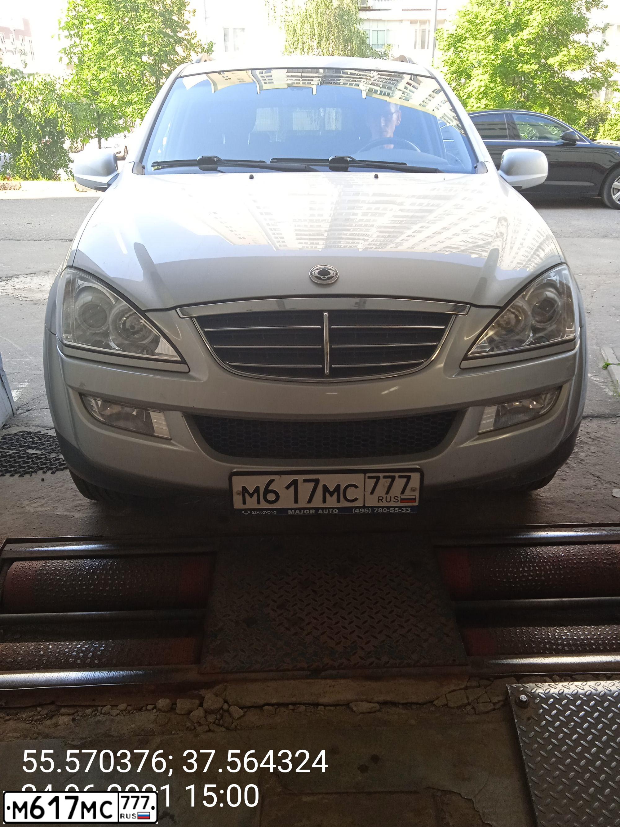 Фото автомобиля SSANGYONG KYRON, 2014 — госномер М617МС777. Цвет: СЕРЕБРИСТЫЙ