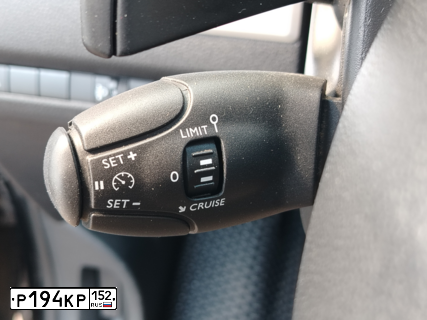 Фото автомобиля PEUGEOT TRAVELLER, 2018 — госномер Р194КР152. Цвет: ЧЕРНЫЙ