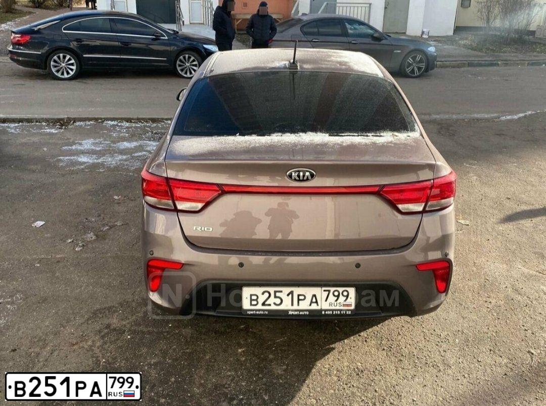 Фото автомобиля KIA RIO, 2019 — госномер Х662МН136. Цвет: СВЕТЛО-КОРИЧНЕВЫЙ