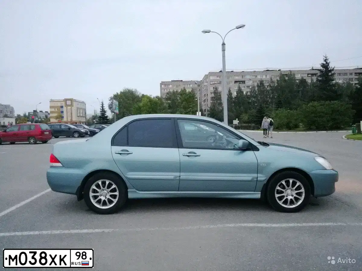 Фото автомобиля MITSUBISHI LANCER, 2006 — госномер К458АА53. Цвет: СВЕТЛО-СЕРО-ЗЕЛЕНЫЙ