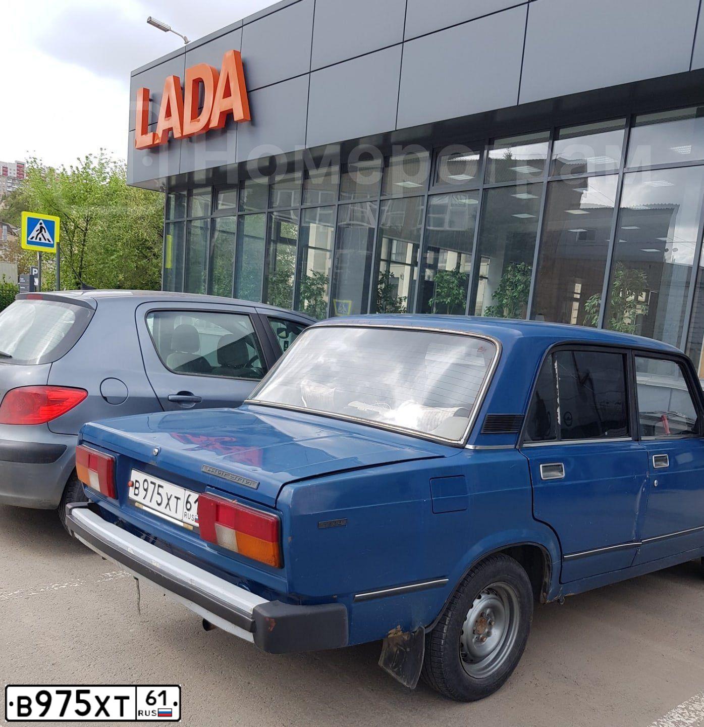 Фото автомобиля LADA 2105, 2001 — госномер В800ОО761. Цвет: СИНЕ ЗЕЛЕНЫЙ