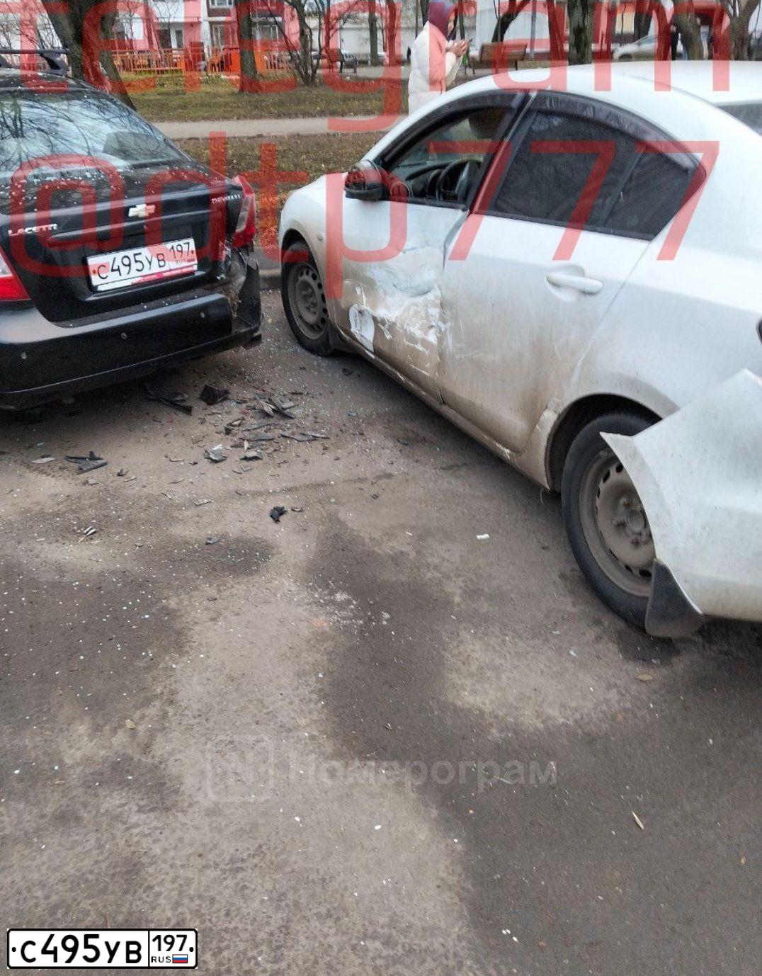 Фото автомобиля CHEVROLET LACETTI, 2012 — госномер С495УВ197. Цвет: ЧЕРНЫЙ