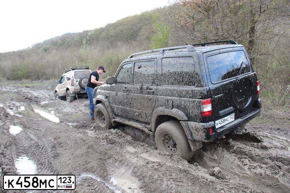 Фото автомобиля UAZ 3163 PATRIOT, 2013 — госномер К458МС123. Цвет: ЧЕРНЫЙ