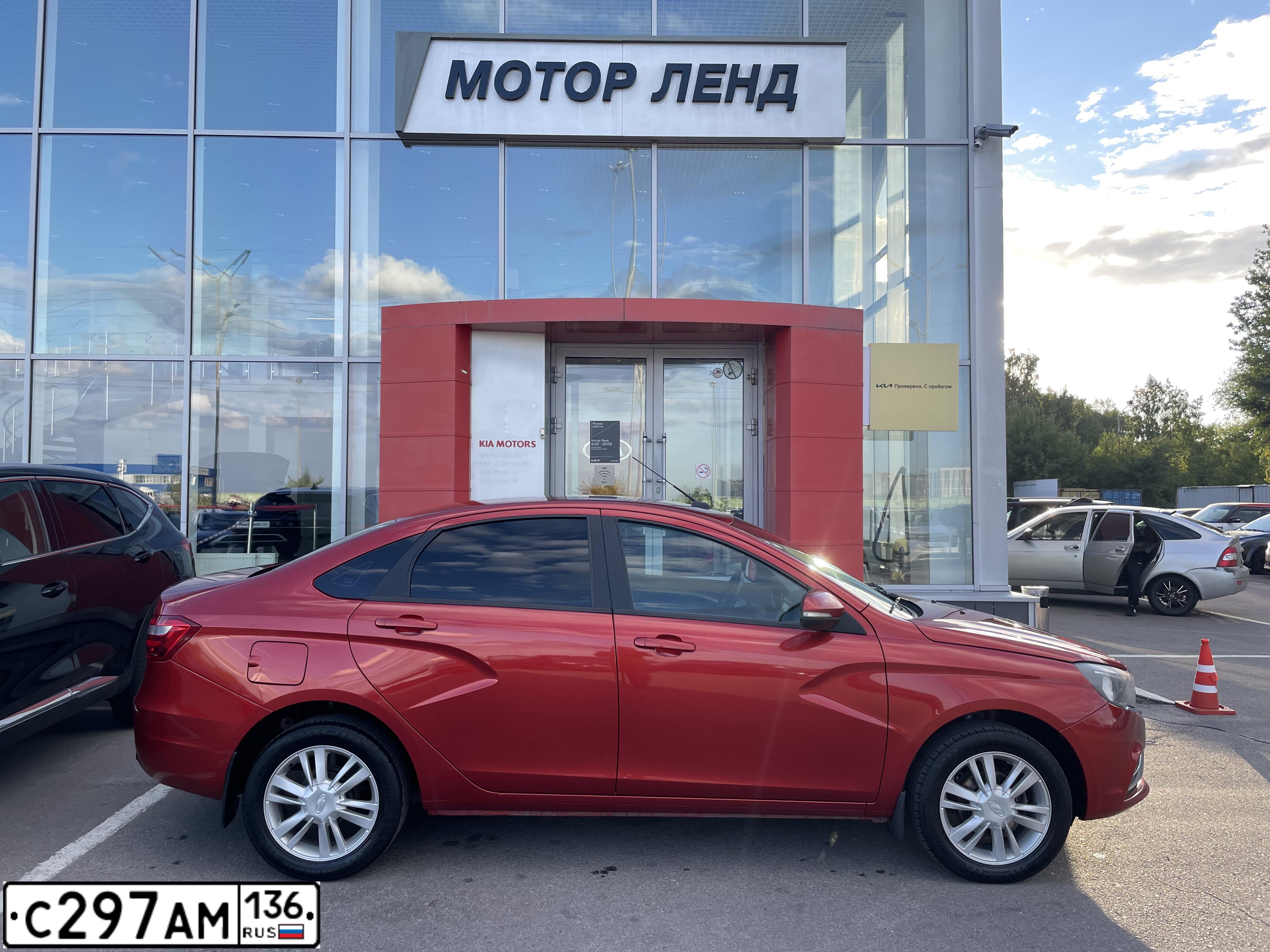 Фото автомобиля LADA VESTA, 2016 — госномер С297АМ136. Цвет: КРАСНЫЙ