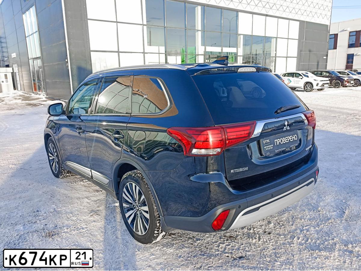 Фото автомобиля MITSUBISHI OUTLANDER, 2019 — госномер М147СР21. Цвет: ЧЕРНЫЙ