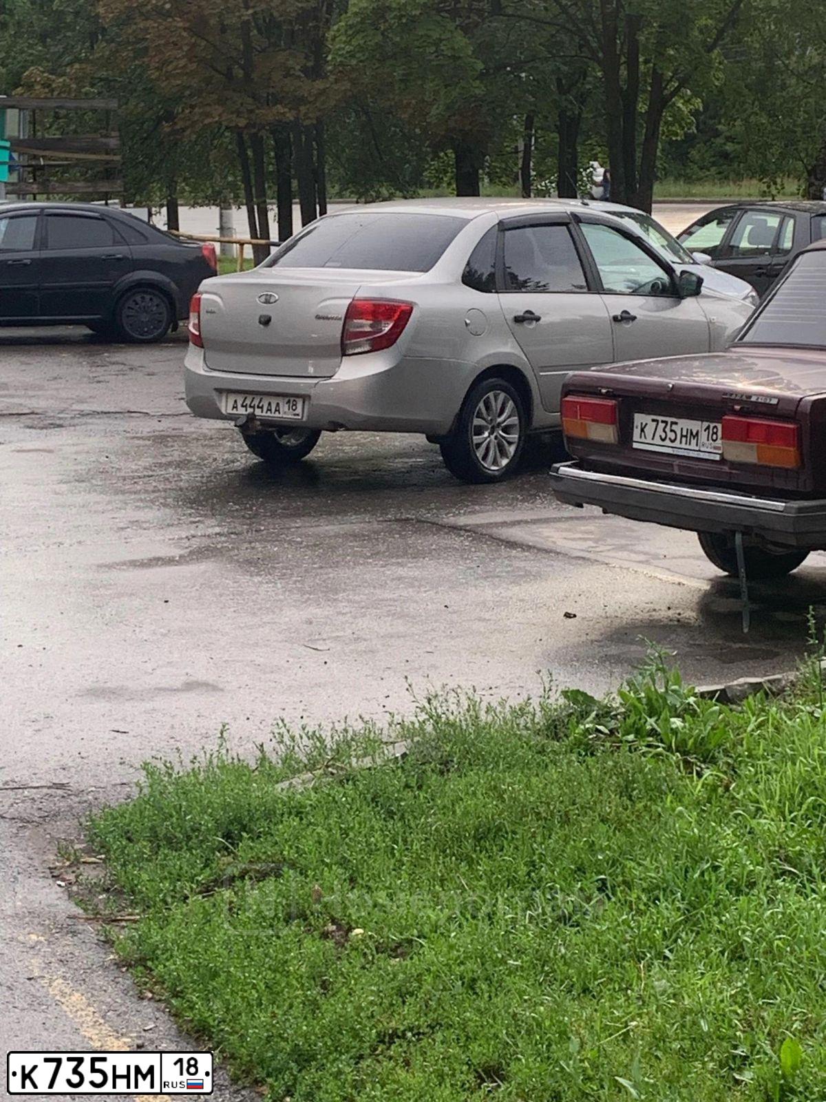 Фото автомобиля LADA 2107, 2006 — госномер К735НМ18. Цвет: ТЕМНО-ВИШНЕВЫЙ