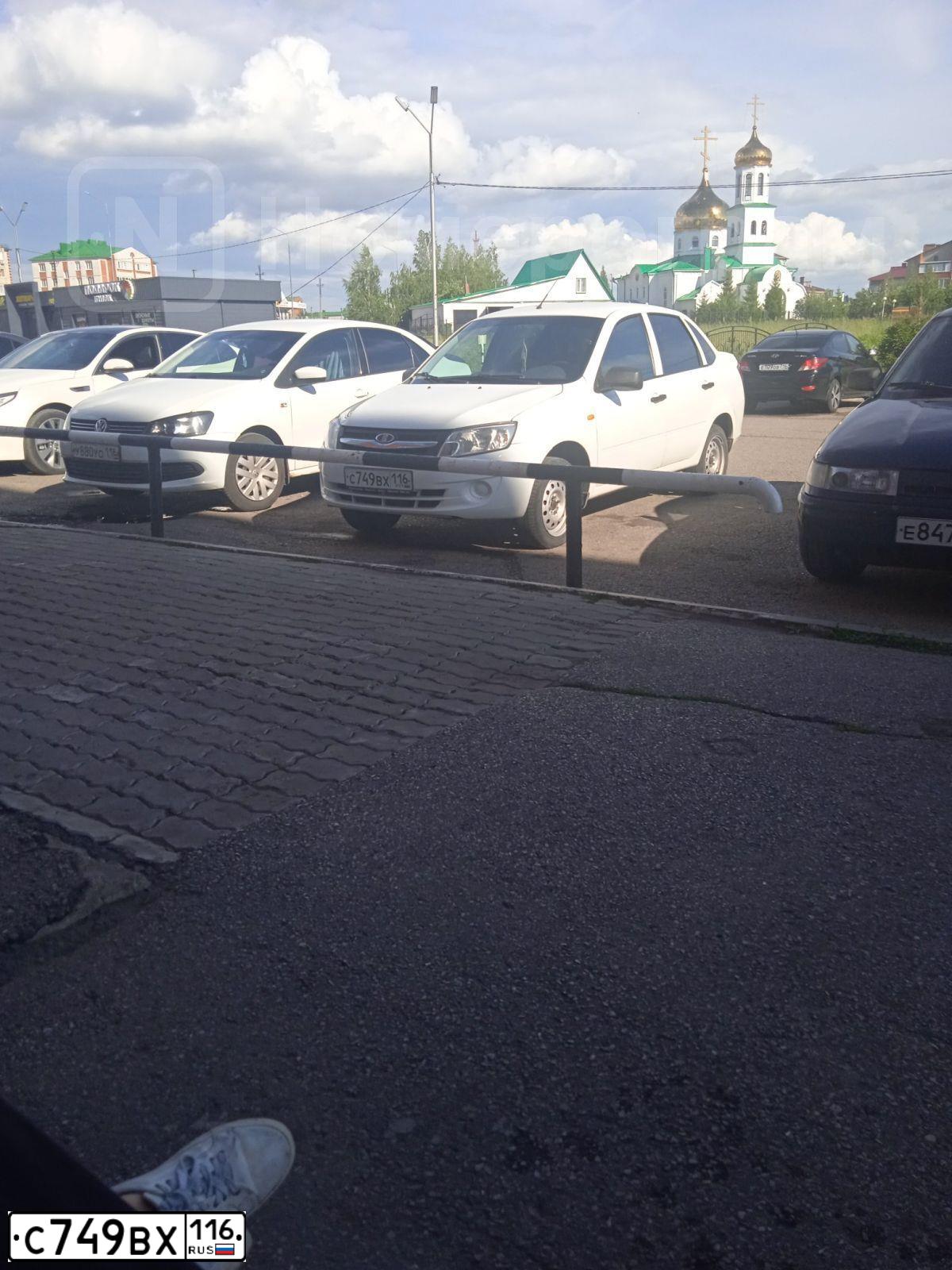 Фото автомобиля LADA 2190 GRANTA, 2013 — госномер С749ВХ116. Цвет: БЕЛЫЙ