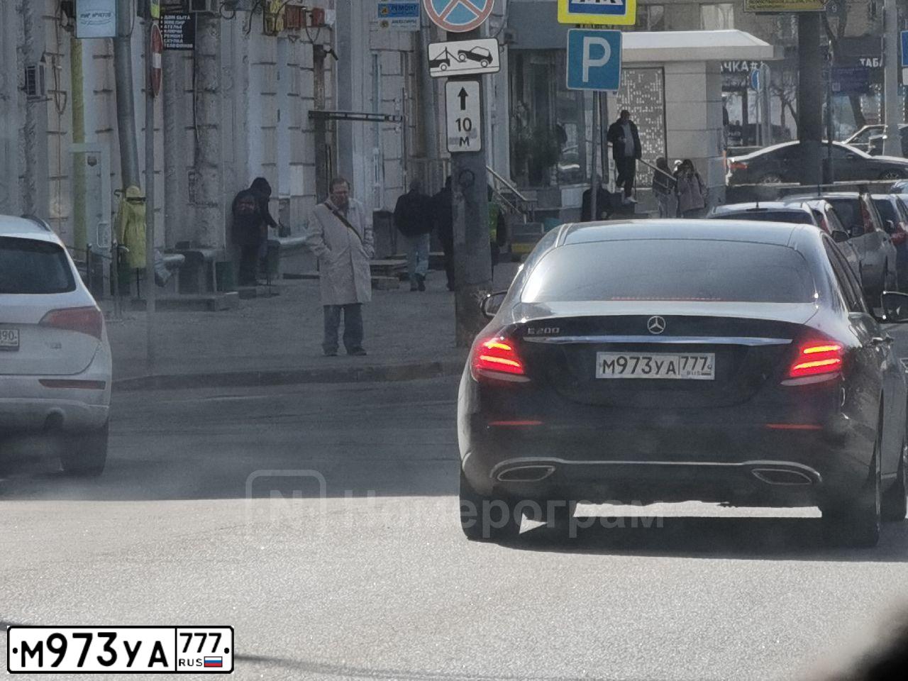 Фото автомобиля MERCEDES E-KLASSE, 2016 — госномер М973УА777. Цвет: ЗЕЛЕНЫЙ