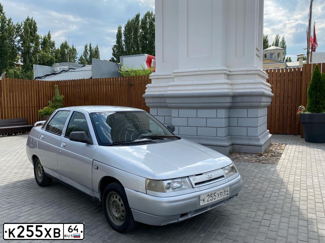 Фото автомобиля LADA 2110, 2003 — госномер М025АО64. Цвет: СВЕТЛО-СЕРЕБРИСТЫЙ МЕТАЛЛ