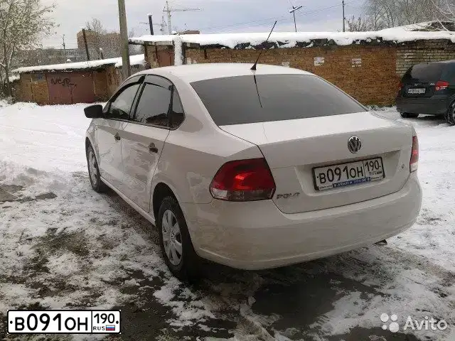 Фото автомобиля VOLKSWAGEN POLO, 2011 — госномер В091ОН190. Цвет: Белый