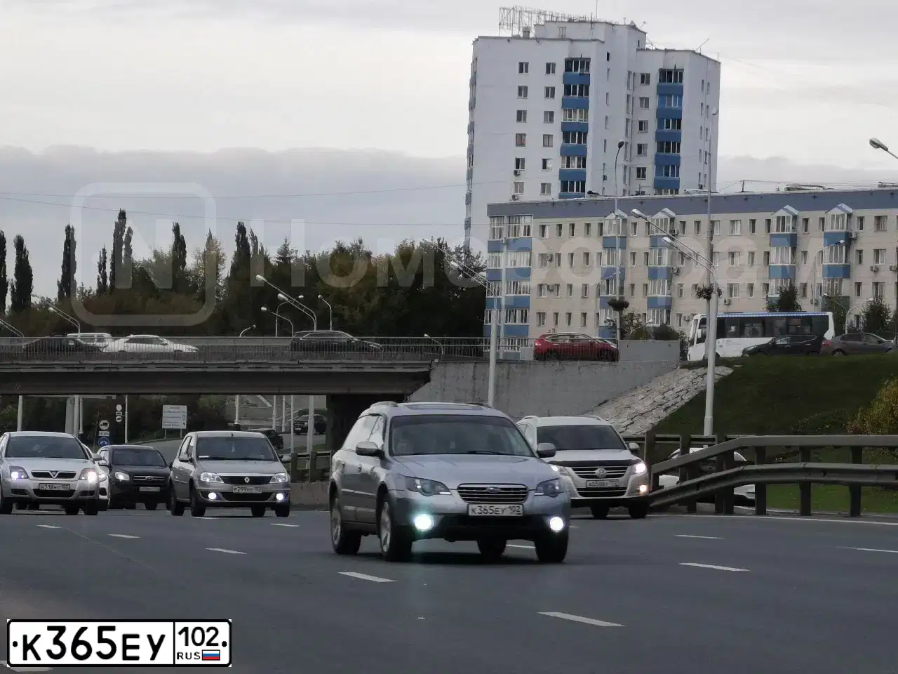 Фото автомобиля SUBARU OUTBACK, 2008 — госномер К365ЕУ102. Цвет: Серебристый