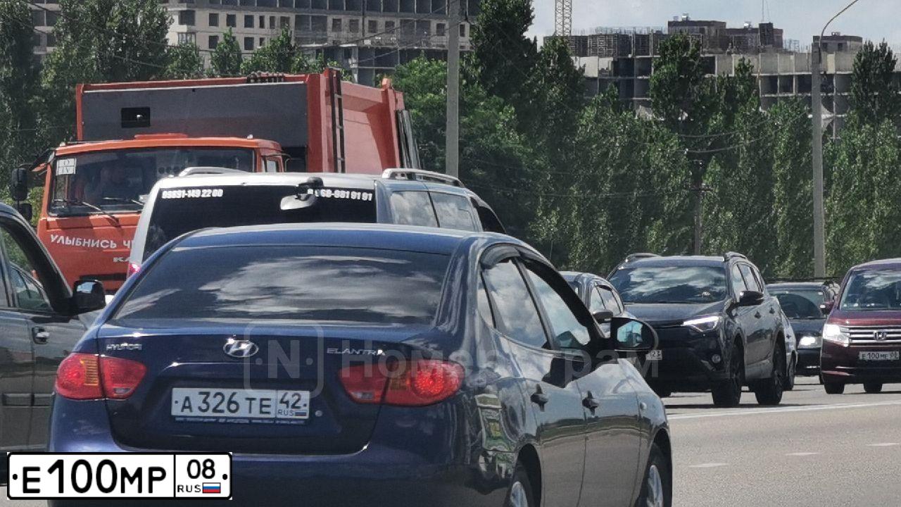 Фото автомобиля LADA 2190 GRANTA, 2018 — госномер Е100МР08. Цвет: Белый