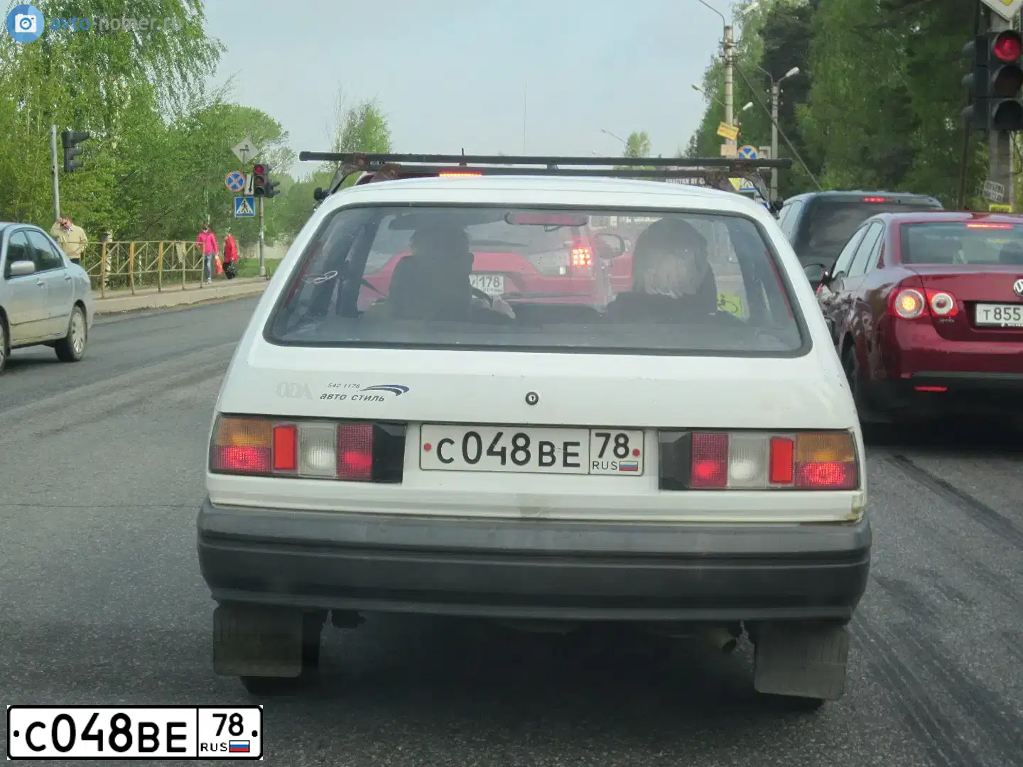 Фото автомобиля IZH 2126, 2001 — госномер С048ВЕ78. Цвет: Белый