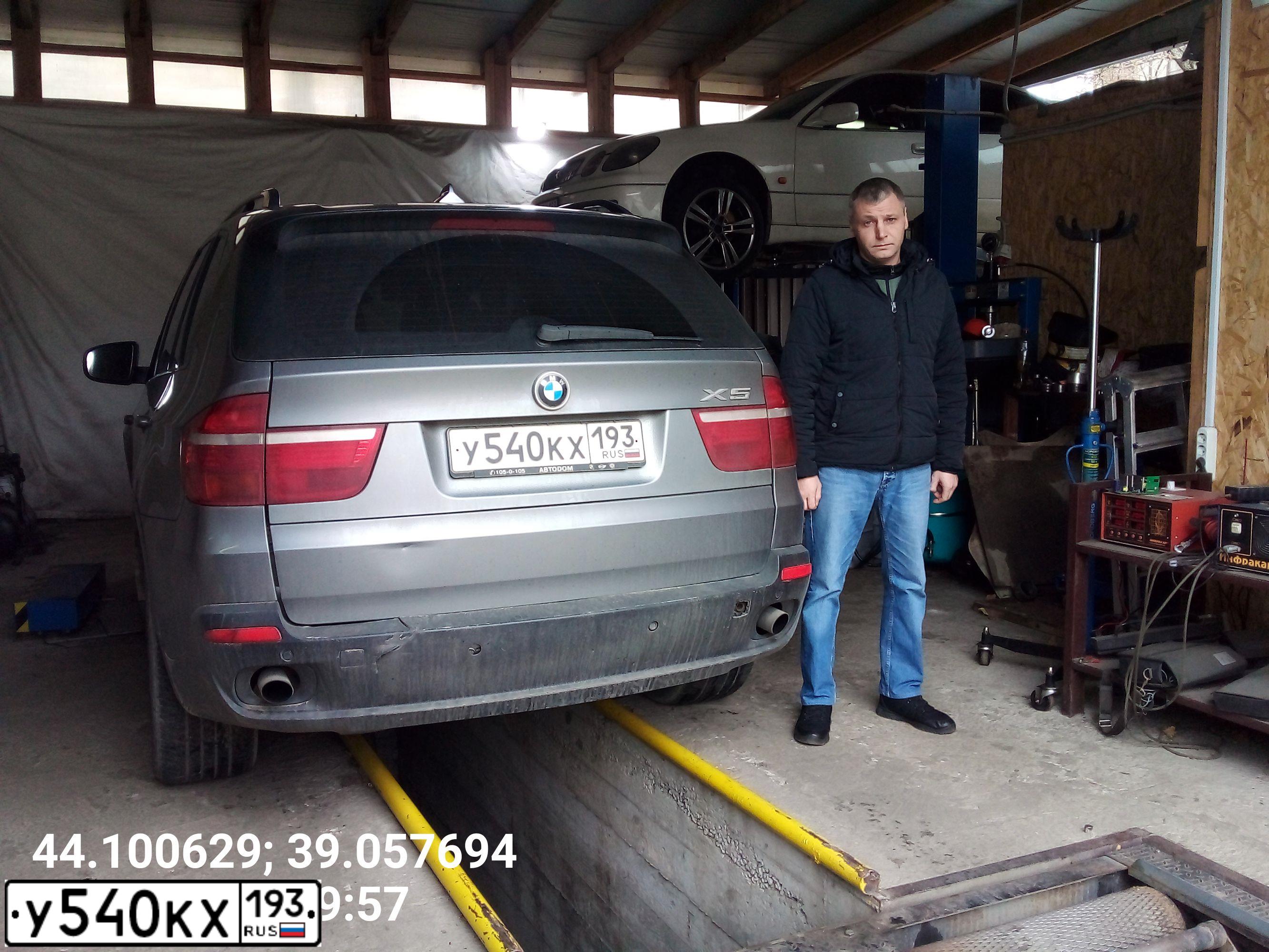 Фото автомобиля BMW X5, 2007 — госномер О001ТК177. Цвет: СЕРЫЙ