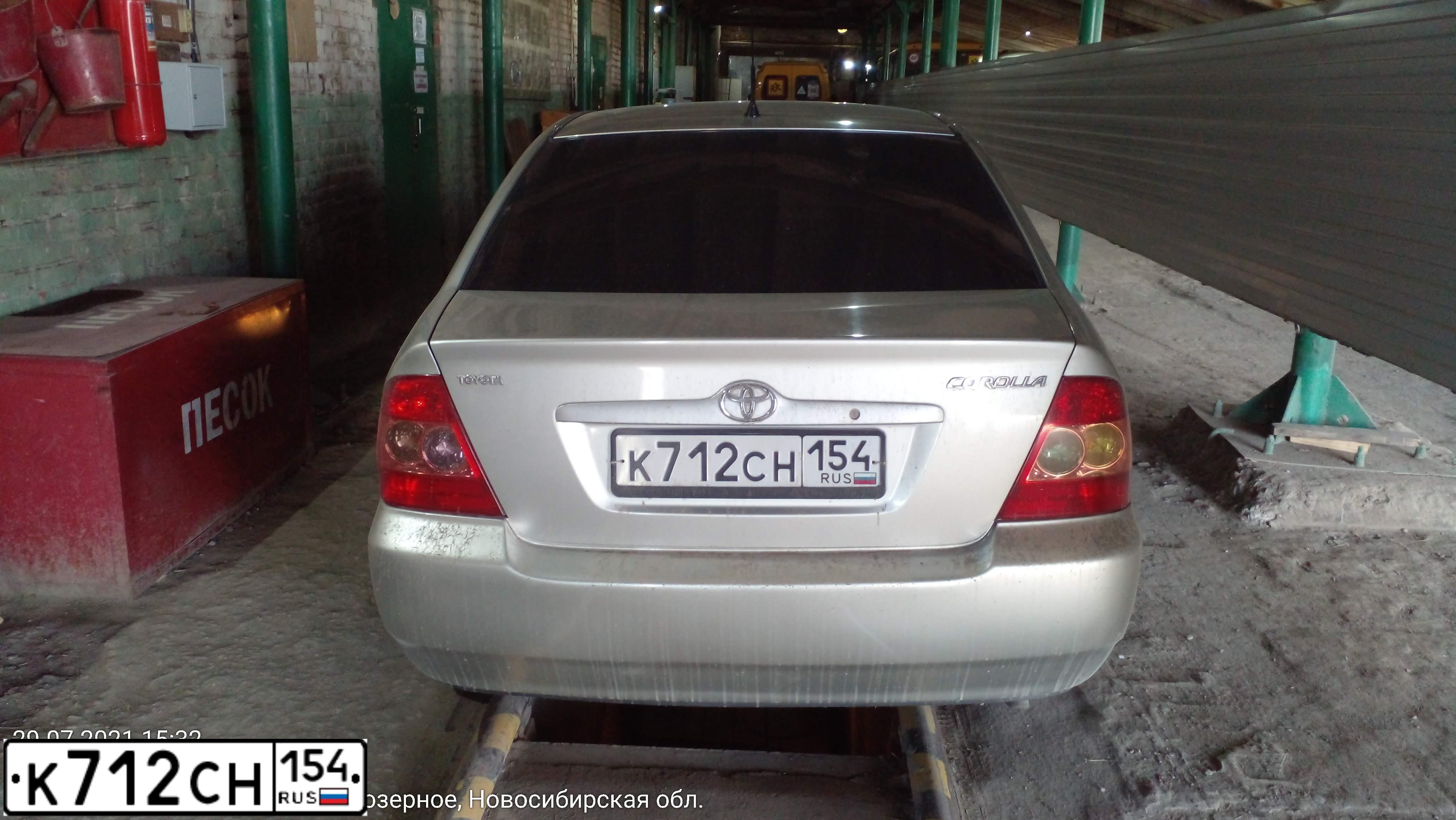 Фото автомобиля TOYOTA COROLLA, 2004 — госномер С394КН55. Цвет: СЕРЕБРИСТЫЙ